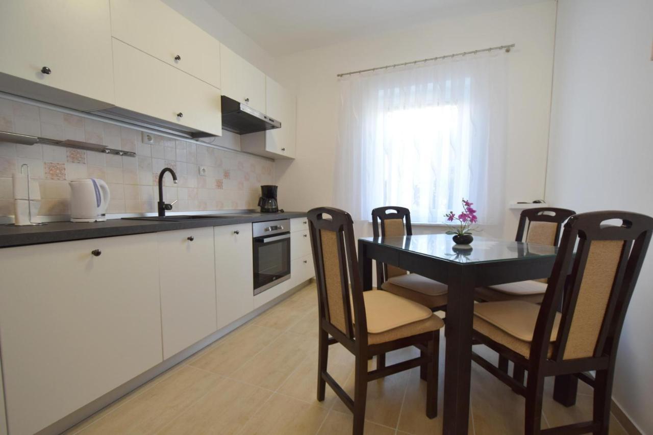 Apartments Buturajac 克尔克 外观 照片