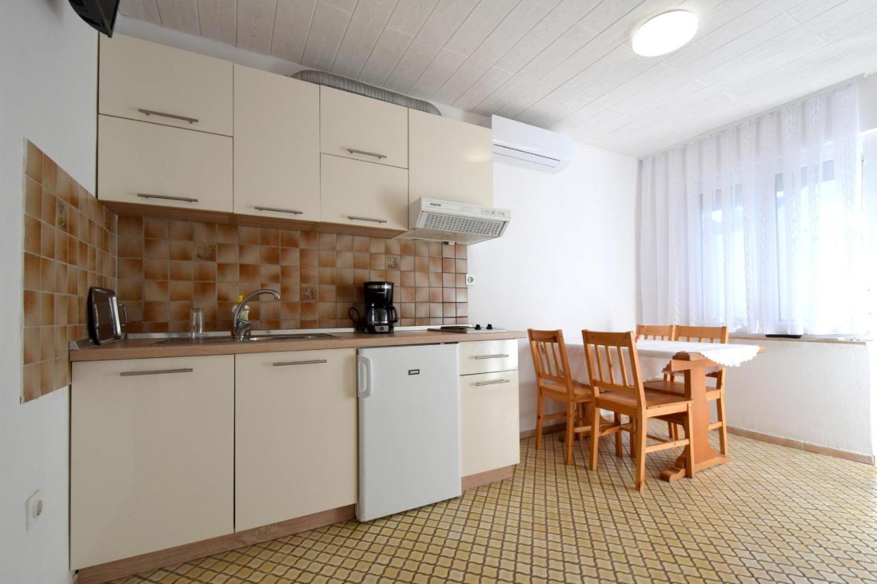 Apartments Buturajac 克尔克 外观 照片