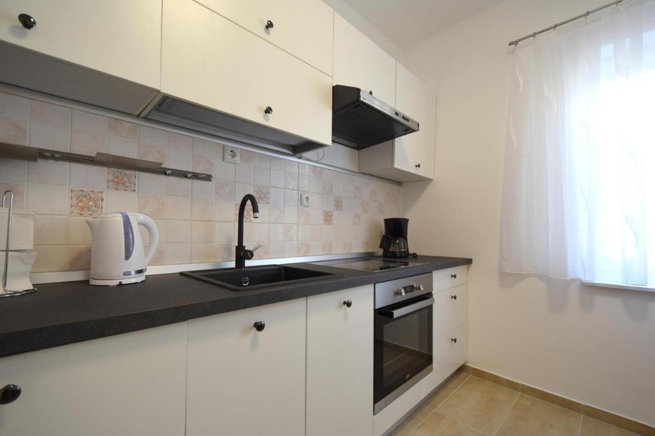Apartments Buturajac 克尔克 外观 照片
